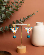 Carica immagine nel visualizzatore Galleria, Orecchini Onde Colorate modello triangolo