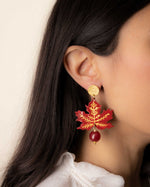 Carica immagine nel visualizzatore Galleria, Orecchini Foglia d'Acero Bordeaux
