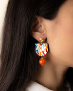 Carica immagine nel visualizzatore Galleria, Orecchini Onde Colorate modello scudo