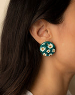 Carica immagine nel visualizzatore Galleria, Orecchini a Lobo Margherite Gentili
