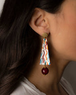 Carica immagine nel visualizzatore Galleria, Orecchini Onde Colorate   modello trapezio
